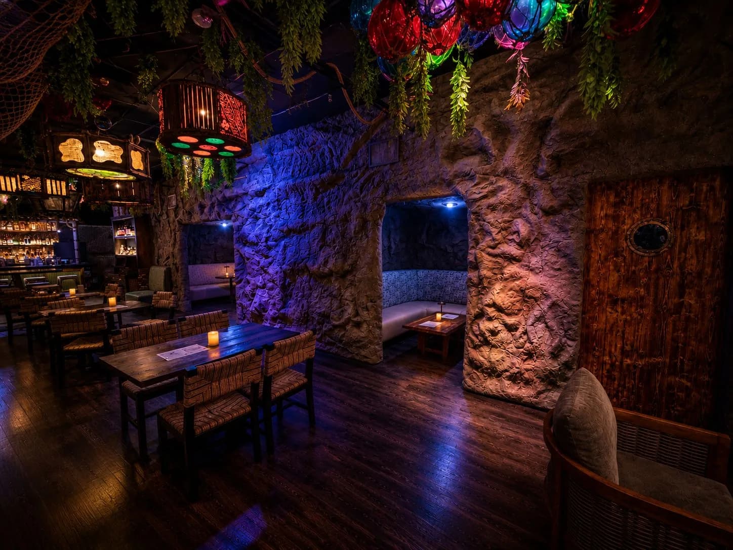 The rock grotto and alcove booths inside Maya